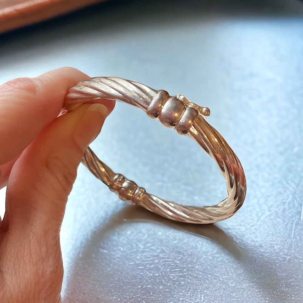 925 STERLING Textured Ribbon BANGEL for average size - Picture 2 of 3